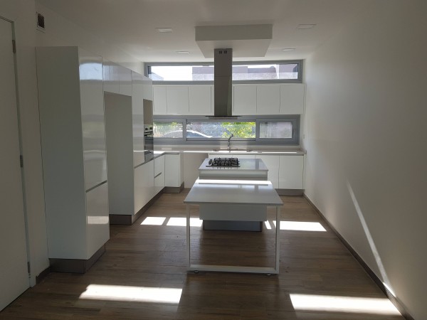 CASA A ESTRENAR EN WESTON