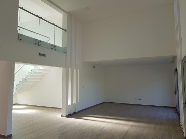 CASA A ESTRENAR EN WESTON