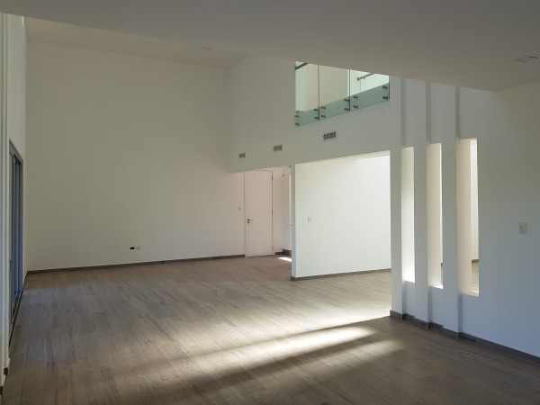 CASA A ESTRENAR EN WESTON