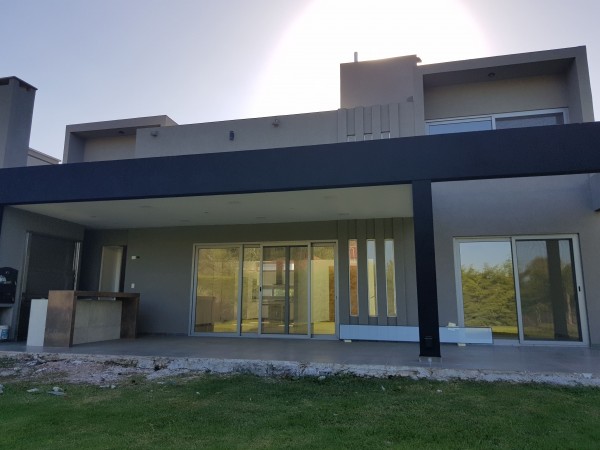 CASA A ESTRENAR EN WESTON