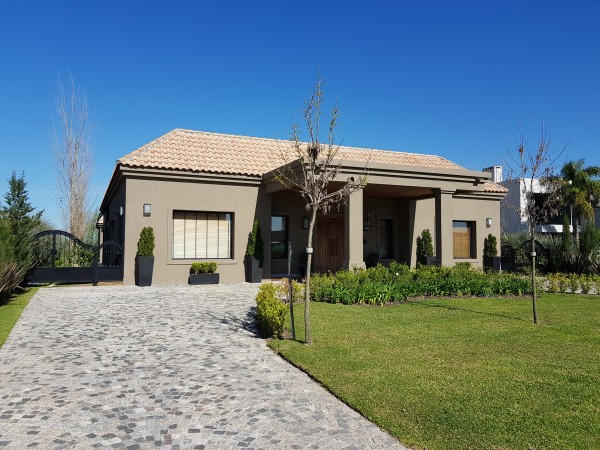 CASA EN TERRAVISTA FONDO AL LAGO
