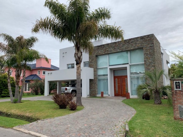 CASA EN CAMPOS DE ALVAREZ