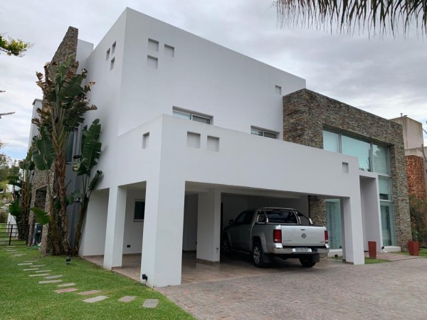 CASA EN CAMPOS DE ALVAREZ
