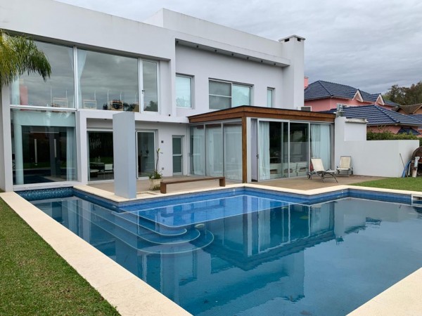 CASA EN CAMPOS DE ALVAREZ