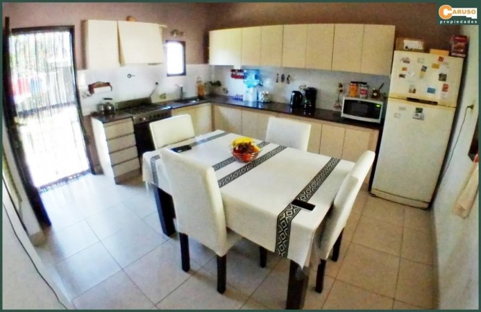 Casa con 3 dormitorios en Paso del Rey sur.