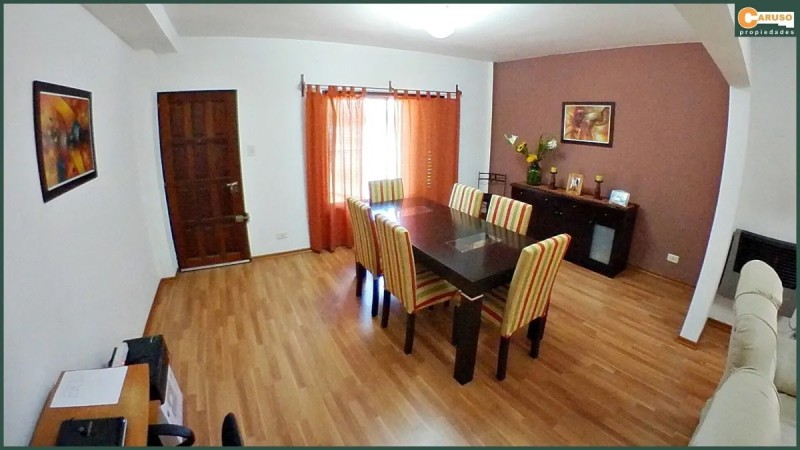 Casa con 3 dormitorios en Paso del Rey sur.