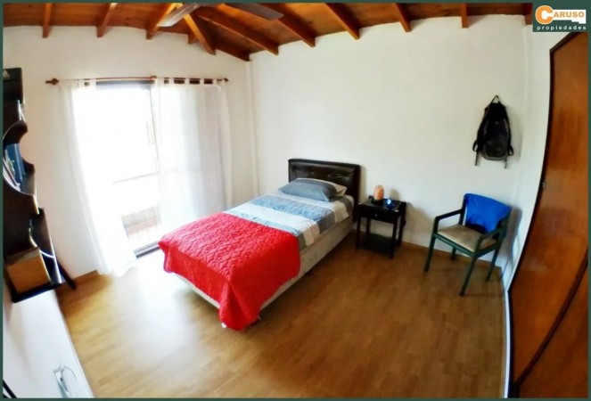 Casa con 3 dormitorios en Paso del Rey sur.