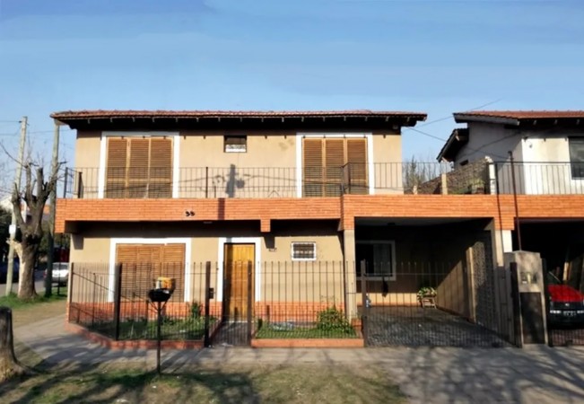 Casa con 3 dormitorios en Paso del Rey sur.
