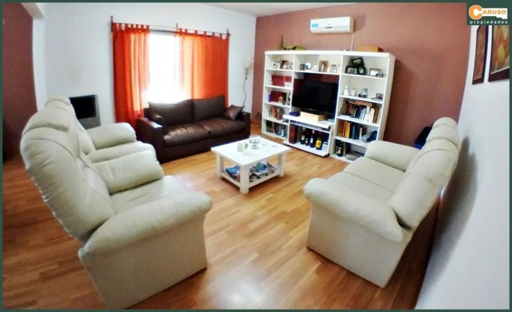 Casa con 3 dormitorios en Paso del Rey sur.