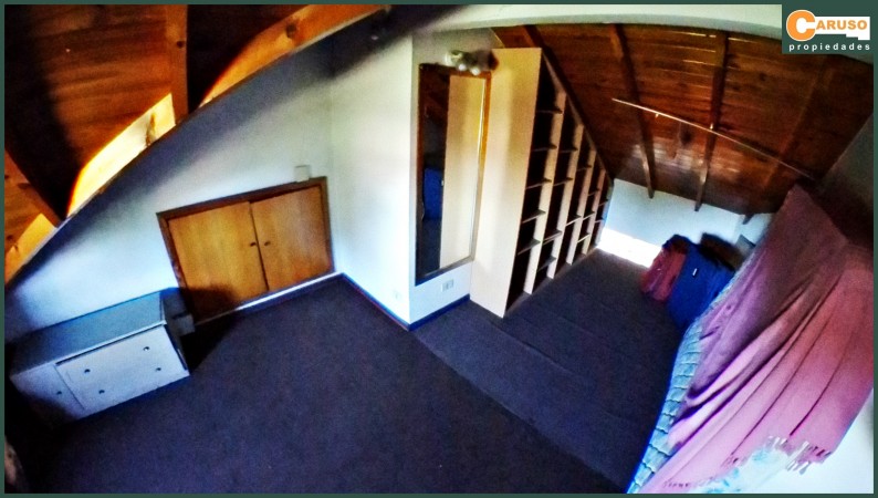 Chalet en 2 pisos con 4 dormitorios, pileta y quincho