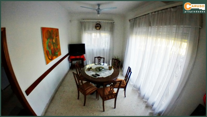 Chalet en 2 pisos con 4 dormitorios, pileta y quincho