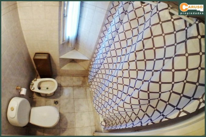 Chalet en 2 pisos con 4 dormitorios, pileta y quincho
