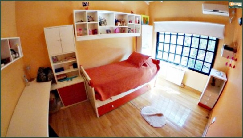 Chalet con 5 dormitorios sobre terreno de 1704 m2, cerca de salida a Acceso Oeste Moreno.