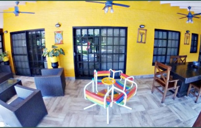 Chalet con 5 dormitorios sobre terreno de 1704 m2, cerca de salida a Acceso Oeste Moreno.