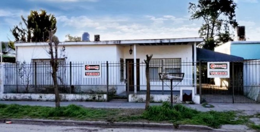 Casa con 3 dormitorios en Paso del Rey, lado norte, a 400 metros de Graham Bell