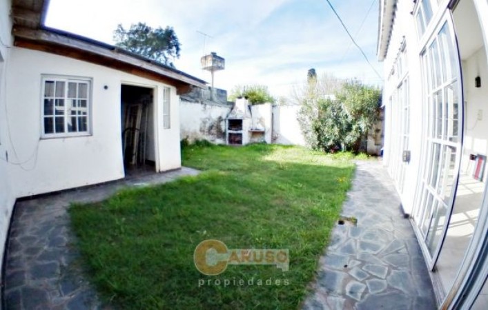 Casa con 3 dormitorios en Paso del Rey, lado norte, a 400 metros de Graham Bell
