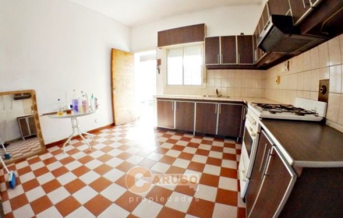 Casa con 3 dormitorios en Paso del Rey, lado norte, a 400 metros de Graham Bell