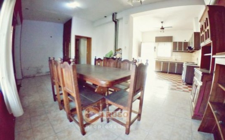 Casa con 3 dormitorios en Paso del Rey, lado norte, a 400 metros de Graham Bell