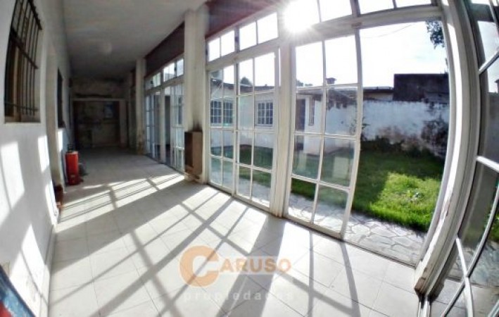Casa con 3 dormitorios en Paso del Rey, lado norte, a 400 metros de Graham Bell