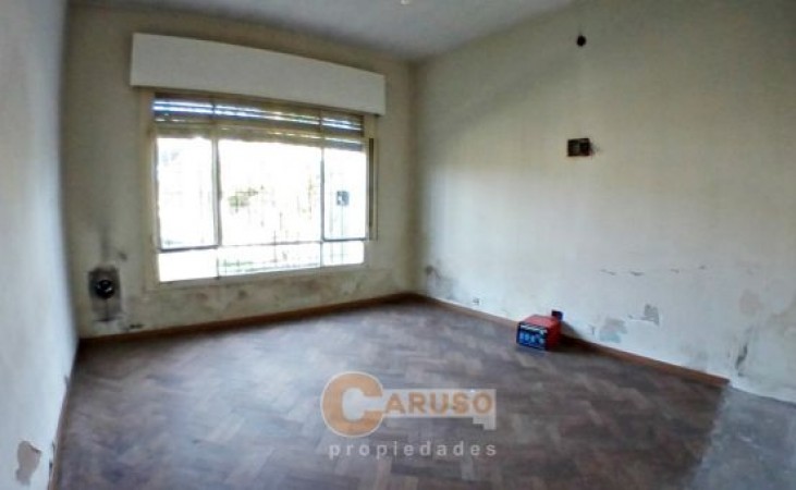 Casa con 3 dormitorios en Paso del Rey, lado norte, a 400 metros de Graham Bell