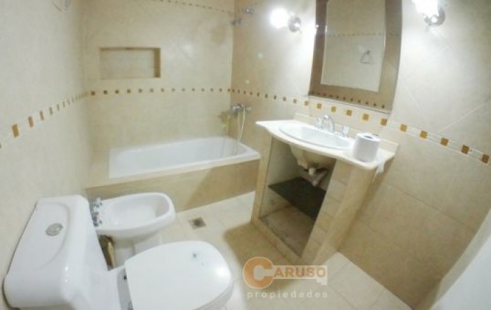 Casa con 3 dormitorios en Paso del Rey, lado norte, a 400 metros de Graham Bell
