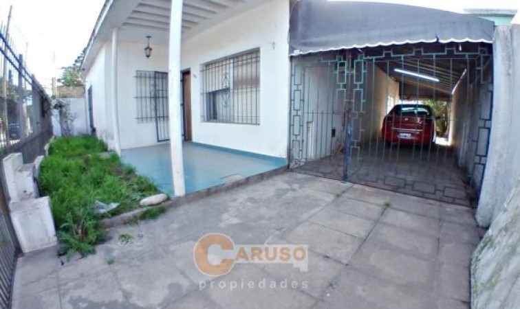 Casa con 3 dormitorios en Paso del Rey, lado norte, a 400 metros de Graham Bell