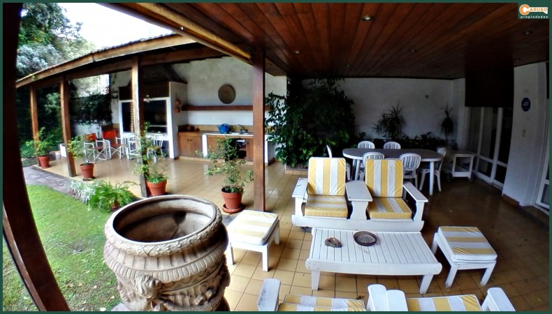 Casa con 4 dormitorios en Paso del Rey centro