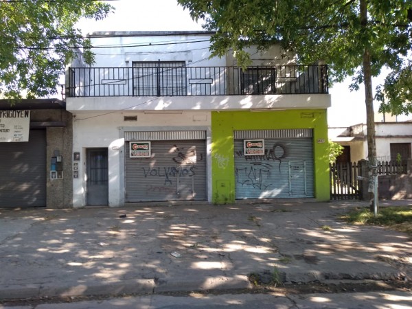 Vivienda con locales 