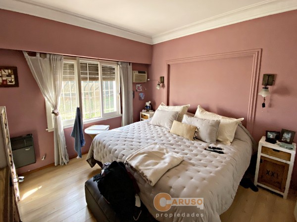 Casa con 2 dormitorios sobre terreno de 1600 m², ubicación estratégica
