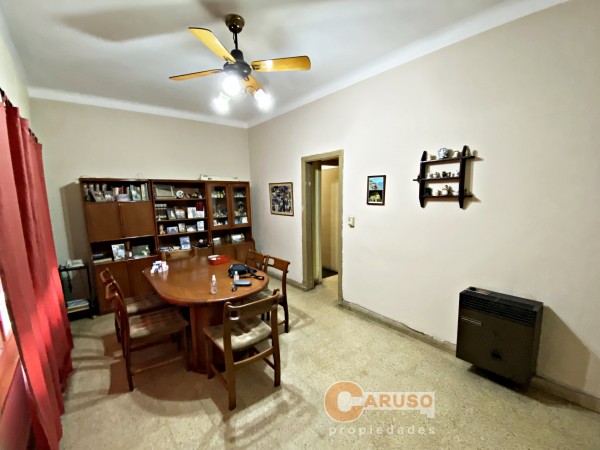 Casa clásica con 2 dormitorios en Moreno centro, ubicación ideal