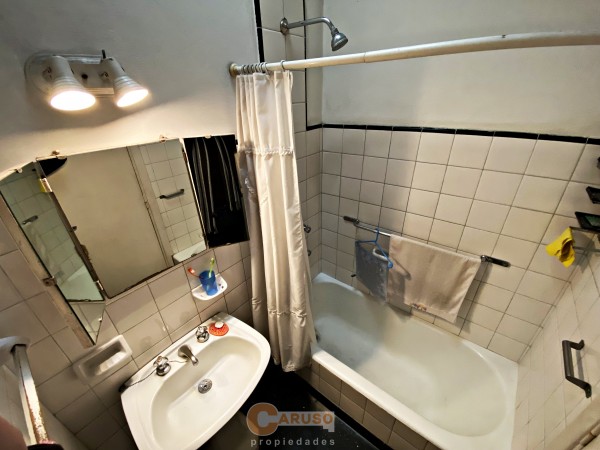 Casa clásica con 2 dormitorios en Moreno centro, ubicación ideal