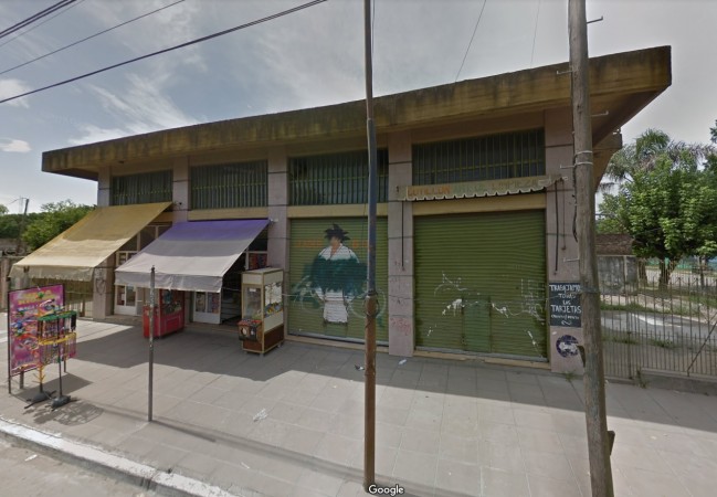 4 locales en Pompeya, Merlo