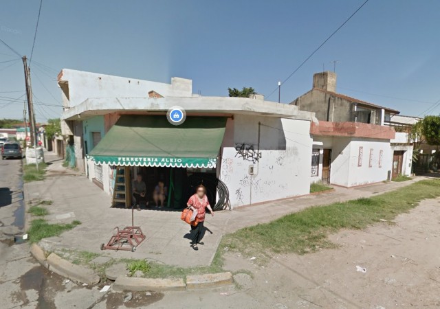 Casa con local en Paso del Rey centro
