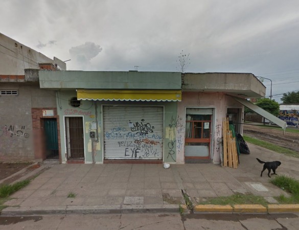 Casa con local en Paso del Rey centro