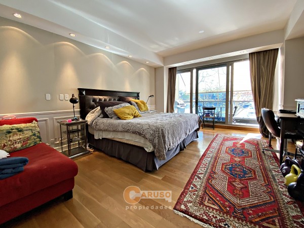 Puerto Madero (Madero Center) - Departamento con vista al dique y ciudad. 233 m2 cubiertos