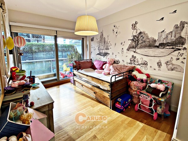 Puerto Madero (Madero Center) - Departamento con vista al dique y ciudad. 233 m2 cubiertos