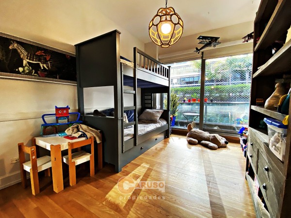 Puerto Madero (Madero Center) - Departamento con vista al dique y ciudad. 233 m2 cubiertos