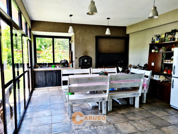 Casa con 3 dormitorios en el centro de Francisco Alvarez, a 150 metros de la ruta y con fácil salida a Acceso Oeste. 