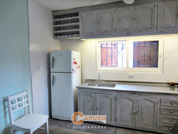 Casa con 3 dormitorios en el centro de Francisco Alvarez, a 150 metros de la ruta y con fácil salida a Acceso Oeste. 