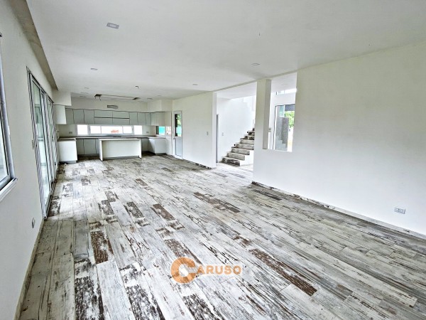 Casa con 4 dormitorios en Fincas de Alvarez