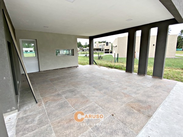 Casa con 4 dormitorios en Fincas de Alvarez