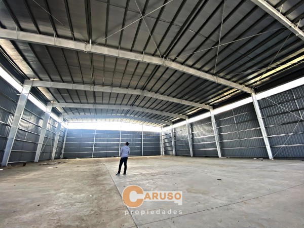 Nave Industrial con Oficinas en Parque Industrial Moreno - PIM1