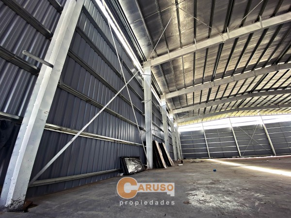 Nave Industrial con Oficinas en Parque Industrial Moreno - PIM1