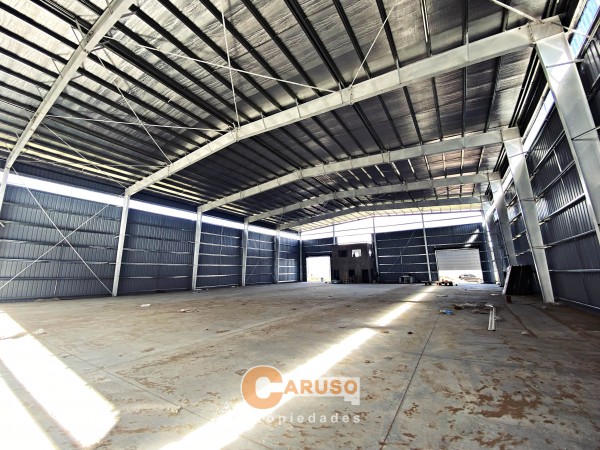 Nave Industrial con Oficinas en Parque Industrial Moreno - PIM1