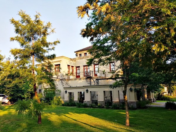Casa de 400 m² cubiertos en Campos de Álvarez
