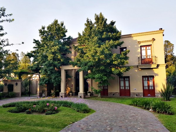 Casa de 400 m² cubiertos en Campos de Álvarez