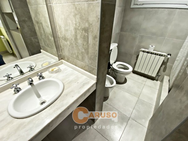 Moderna con 3 dormitorios casa en La Reja, amplio terreno