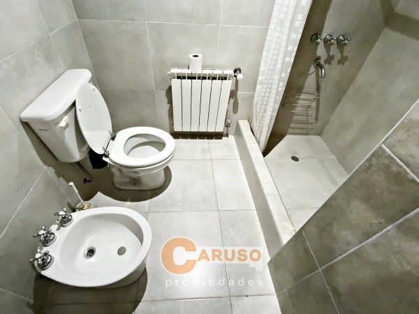 Moderna con 3 dormitorios casa en La Reja, amplio terreno