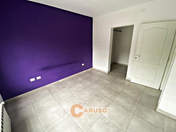 Moderna con 3 dormitorios casa en La Reja, amplio terreno