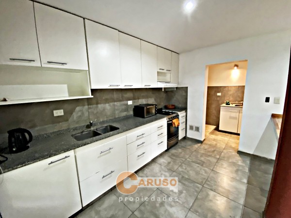 Moderna con 3 dormitorios casa en La Reja, amplio terreno